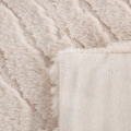 0Koc narzuta KATE 150x200 Beżowy futrzany puszysty z efektem 3D