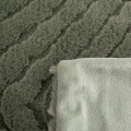 Koc narzuta KATE 150x200 Oliwkowy futrzany puszysty z efektem 3D 