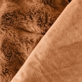 Koc narzuta dekoracyjna LILY 200x220 miodowy futrzany i puszysty efekt 3D