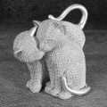 Figurka z żywicy poliestrowej Kotki 16 x 10 x 13 cm srebrna  